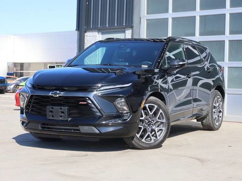 Used 2025 Chevrolet Blazer RS w/ Enhanced Convenience Package image 3