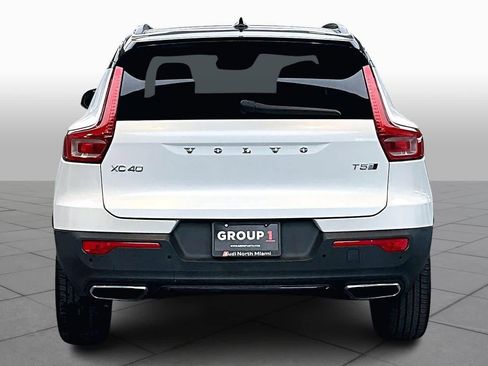 Used 2019 Volvo XC40 T5 R-Design image 5