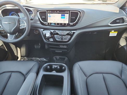 New 2025 Chrysler Pacifica Select w/ Fav Edition Package image 21