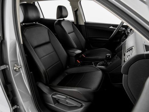 Used 2021 Volkswagen Tiguan SE FWD image 33
