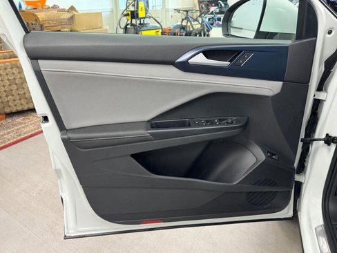 Used 2024 Volkswagen Taos SE image 15