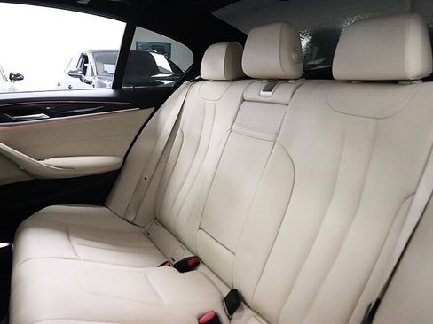 Used 2018 BMW 530i RWD image 17