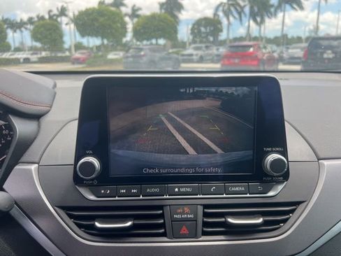 Used 2025 Nissan Altima 2.5 SR FWD image 42