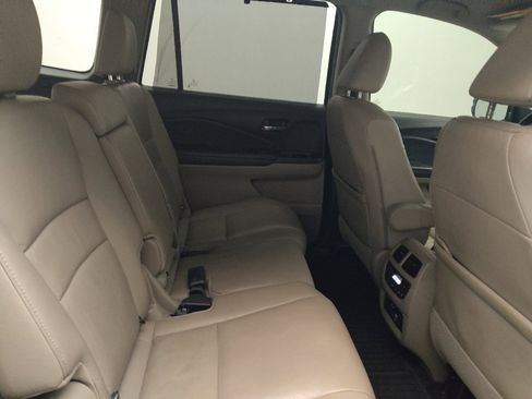 Used 2021 Honda Pilot Touring image 19