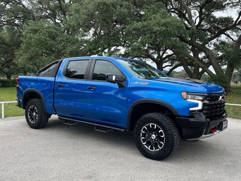 Used 2023 Chevrolet Silverado 1500 ZR2 AWD/4WD image 3