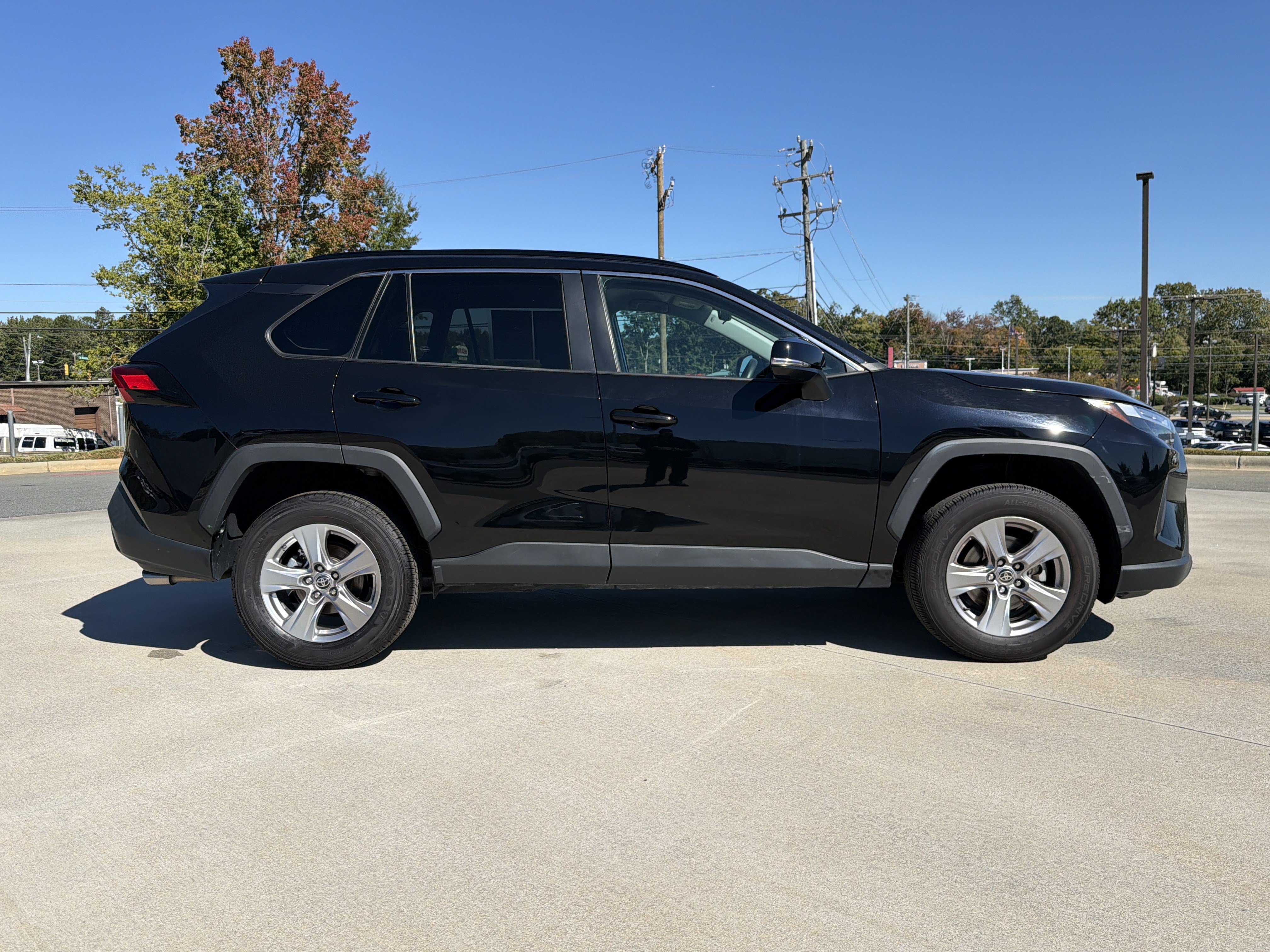 Used 2023 Toyota RAV4 XLE FWD image 13