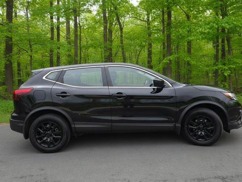 Used 2018 Nissan Rogue Sport S image 5