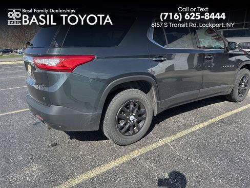 Used 2020 Chevrolet Traverse LT FWD image 1