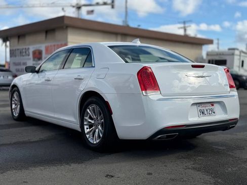 Used 2016 Chrysler 300 Limited image 10