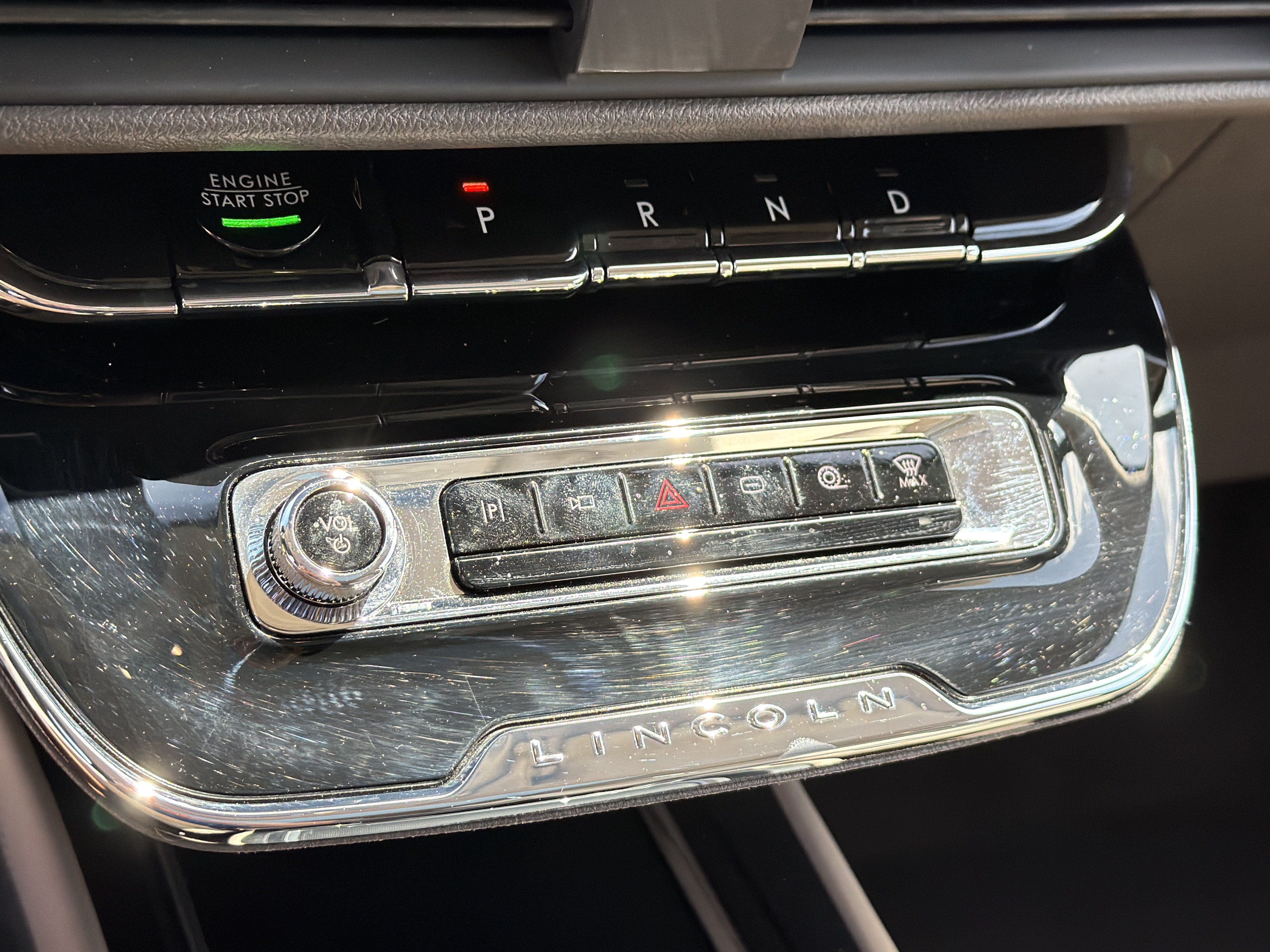 Certified 2024 Lincoln Corsair Grand Touring w/ Rear Removable Package Tray AWD/4WD image 27
