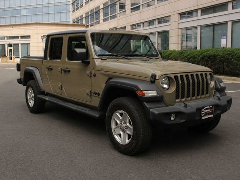 Used 2020 Jeep Gladiator Sport w/ Quick Order Package 24S AWD/4WD image 1