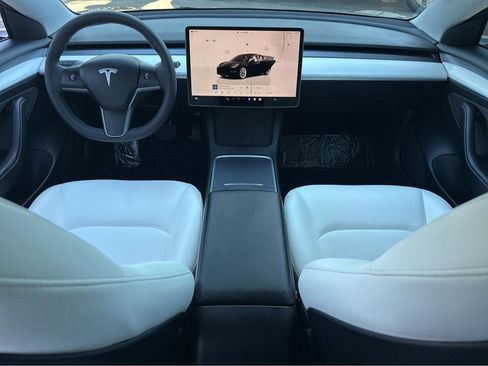 Used 2023 Tesla Model 3 Standard Range image 4