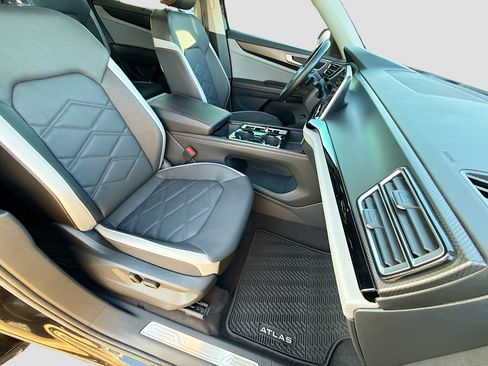 Used 2024 Volkswagen Atlas Peak Edition SEL image 14