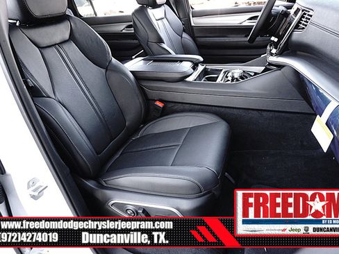 New 2025 Jeep Wagoneer L Series II w/ Premium Group I image 16