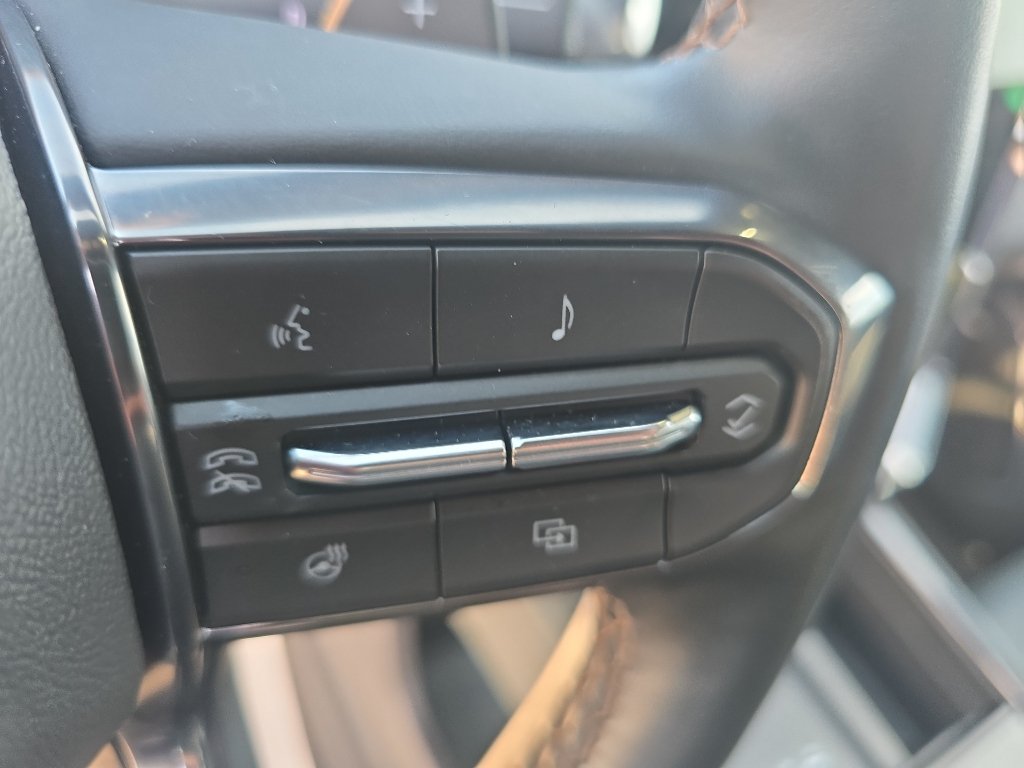 Used 2024 GMC Acadia AT4 w/ Luxury Package AWD/4WD image 18