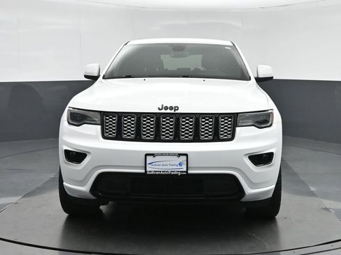 Used 2020 Jeep Grand Cherokee Altitude image 2