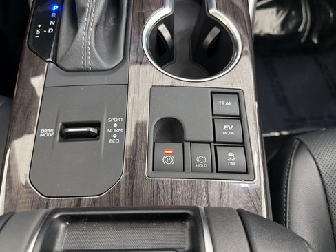 Used 2026 Toyota Highlander Limited AWD/4WD image 34