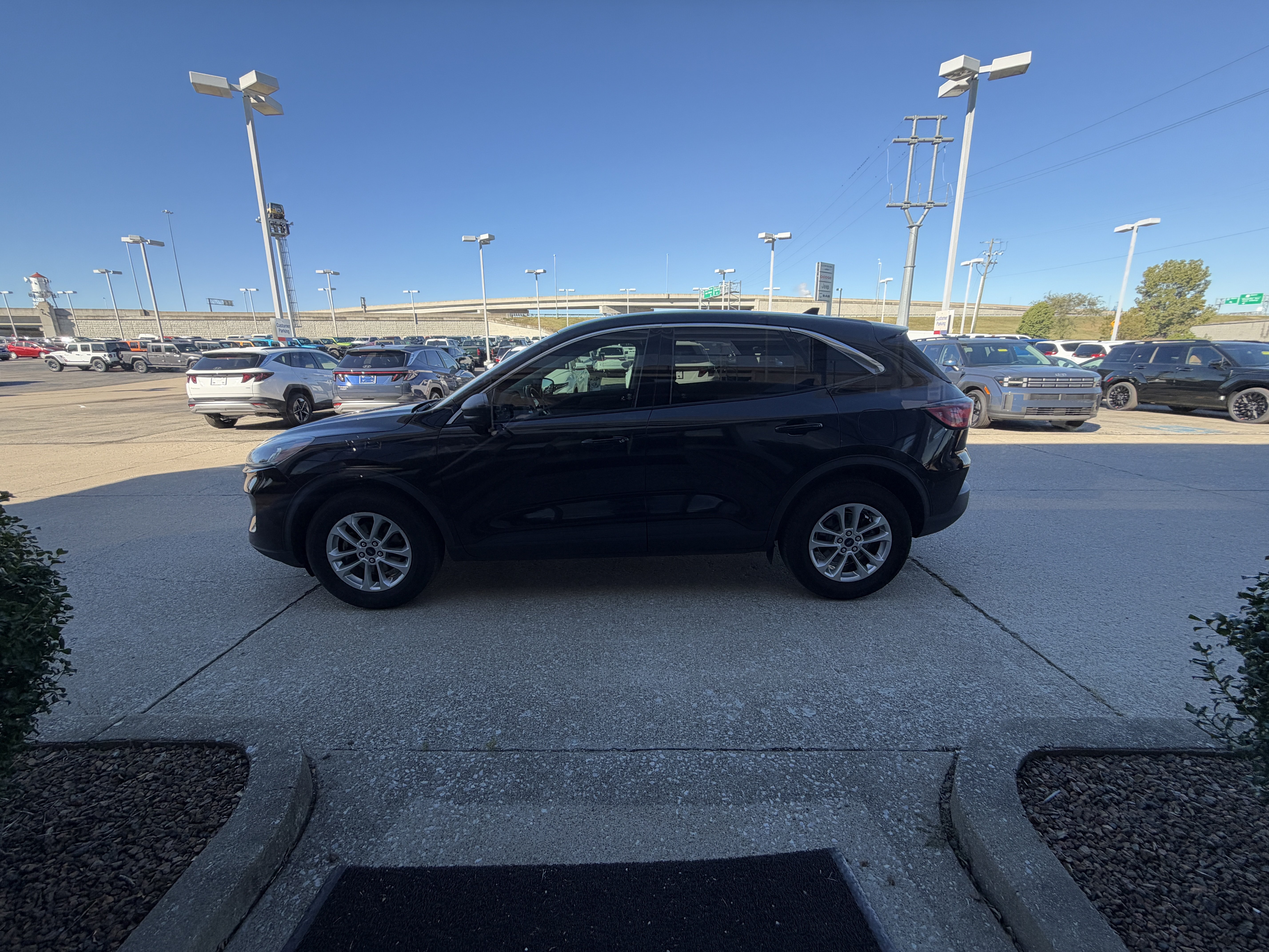 Used 2022 Ford Escape SE w/ Cold Weather Package AWD/4WD image 13