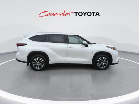 Certified 2026 Toyota Highlander XLE image 9