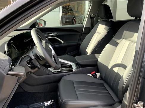 New 2025 Audi Q5 Premium image 8