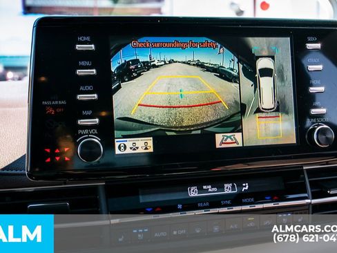 Used 2023 Toyota Sienna Platinum image 28