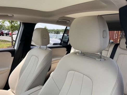 Used 2021 Mercedes-Benz GLB 250 w/ Premium Package image 14