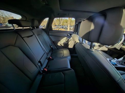 Used 2021 Audi Q3 2.0T Premium w/ Convenience Package image 7