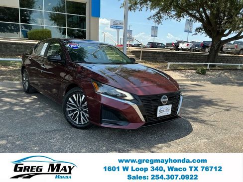 Used 2025 Nissan Altima 2.5 SV FWD image 1