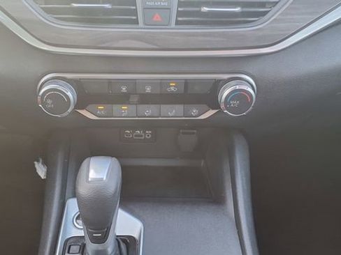 Used 2025 Nissan Altima 2.5 SV image 24