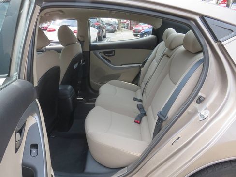 Used 2016 Hyundai Elantra SE FWD image 18