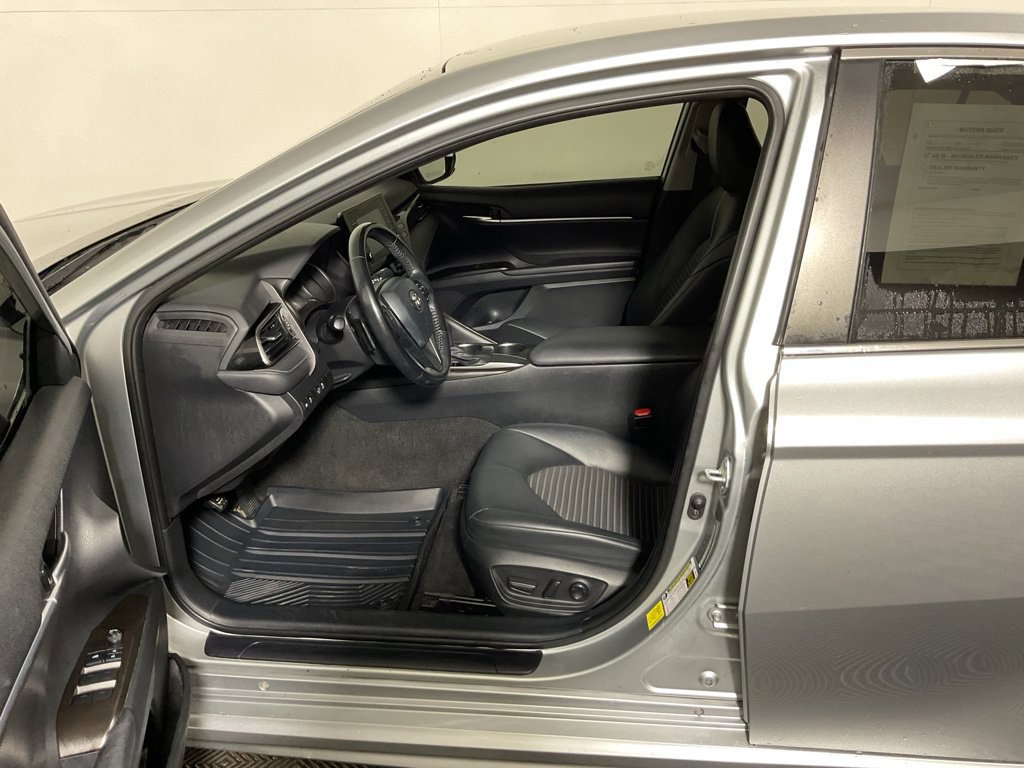 Used 2021 Toyota Camry SE FWD image 19