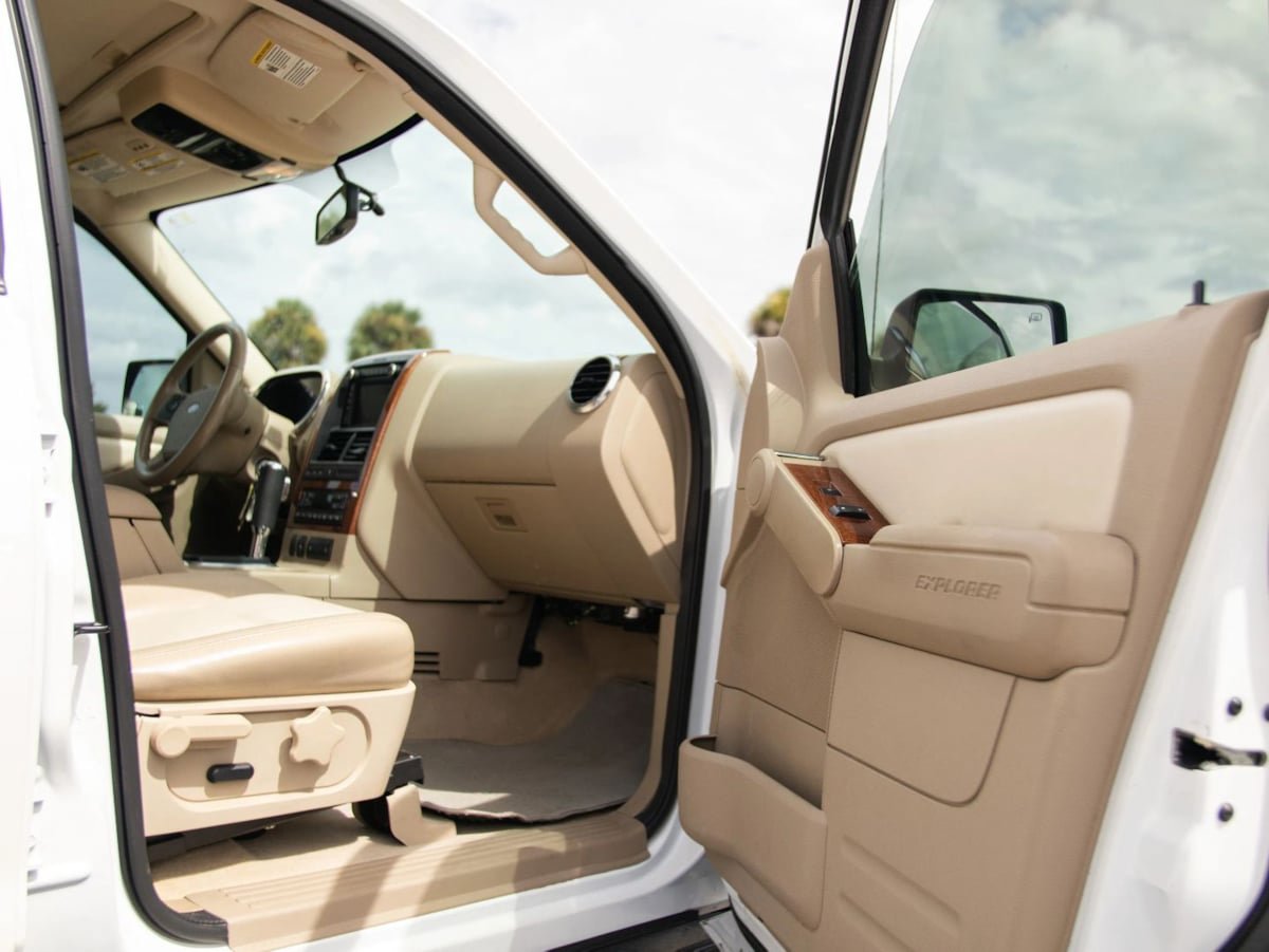 Used 2010 Ford Explorer Eddie Bauer RWD image 23