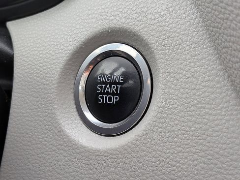 Used 2022 Toyota Corolla LE w/ LE Convenience Package FWD image 24