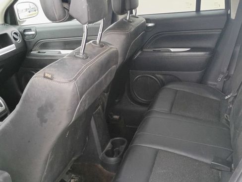 Used 2014 Jeep Compass Latitude FWD image 18
