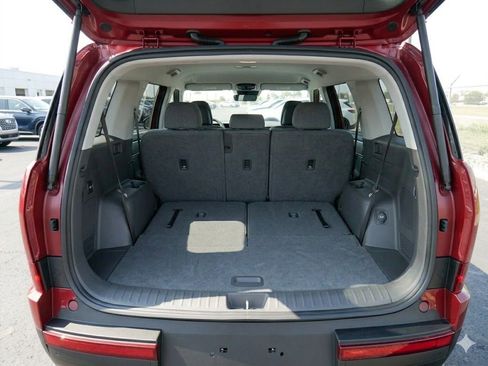 Used 2025 Hyundai Santa Fe SEL AWD/4WD image 2