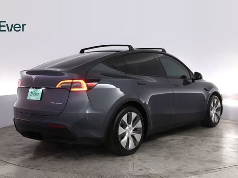 Used 2023 Tesla Model Y Long Range AWD/4WD image 3