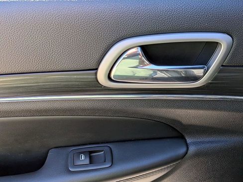 Used 2021 Jeep Grand Cherokee Limited w/ Luxury Group II image 30