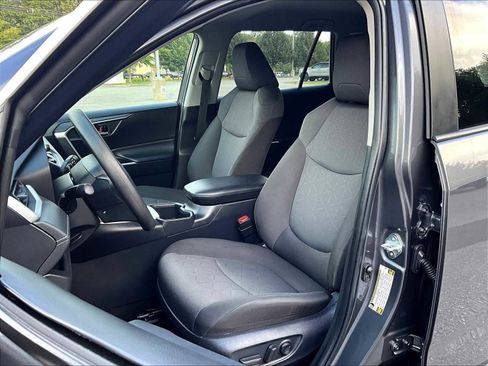 Used 2025 Toyota RAV4 XLE image 10