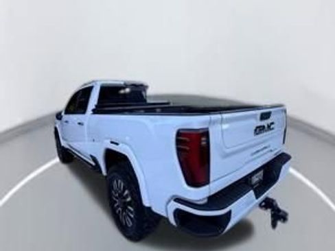 Used 2024 GMC Sierra 2500 Denali Ultimate image 2