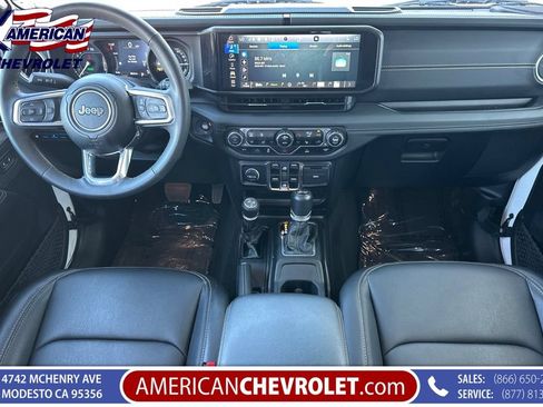 Used 2024 Jeep Wrangler Unlimited Sahara AWD/4WD image 17