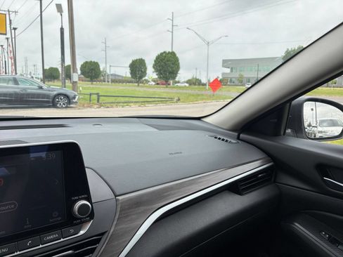 Used 2025 Nissan Altima 2.5 SV FWD image 30