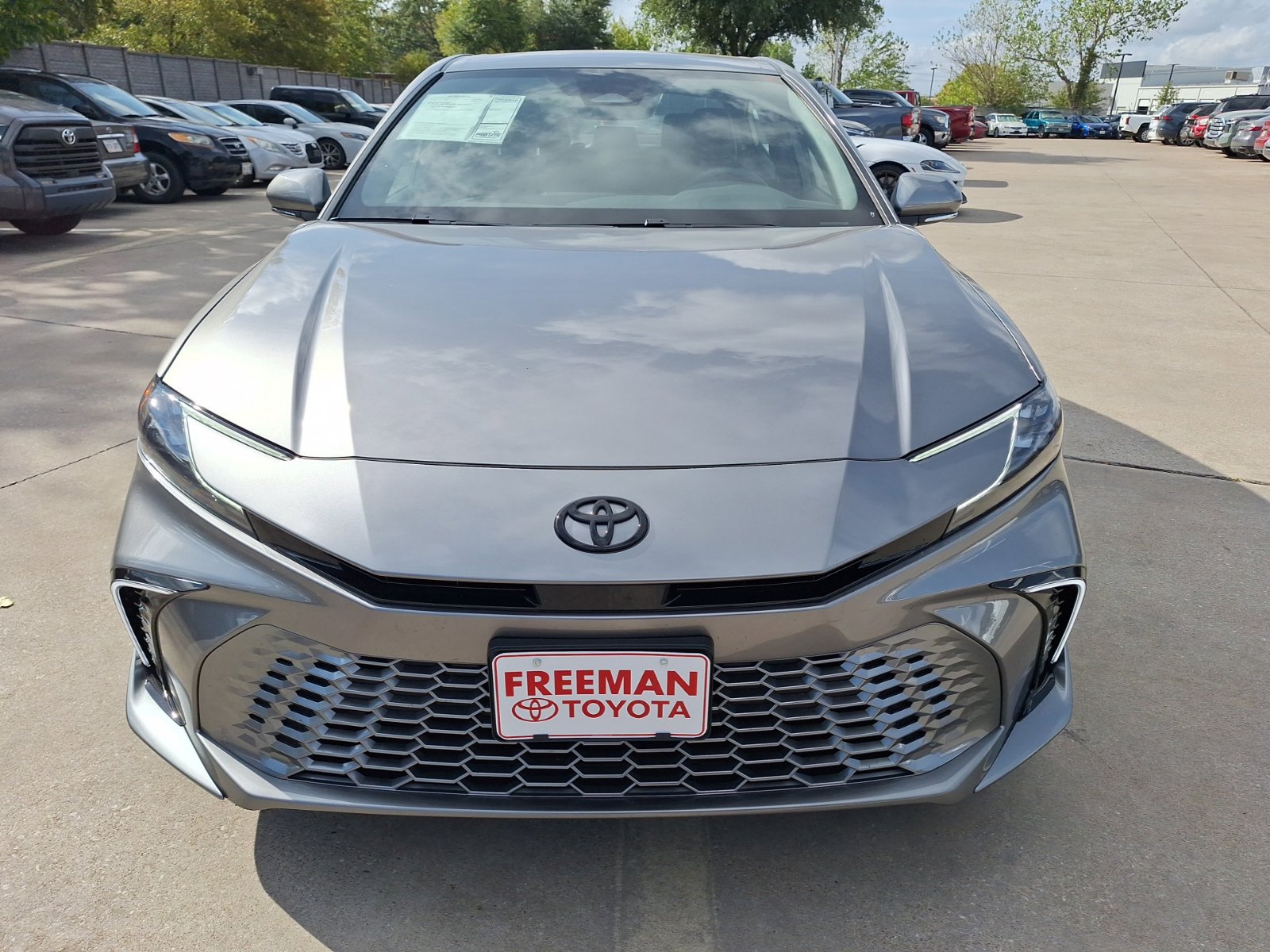 Used 2025 Toyota Camry XSE FWD image 9