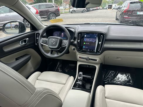 Used 2023 Volvo XC40 B5 Plus w/ Protection Package Premier AWD/4WD image 42