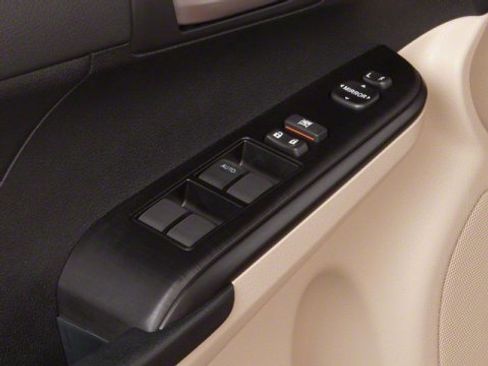 Used 2012 Toyota Camry SE w/ Leather Pkg FWD image 18