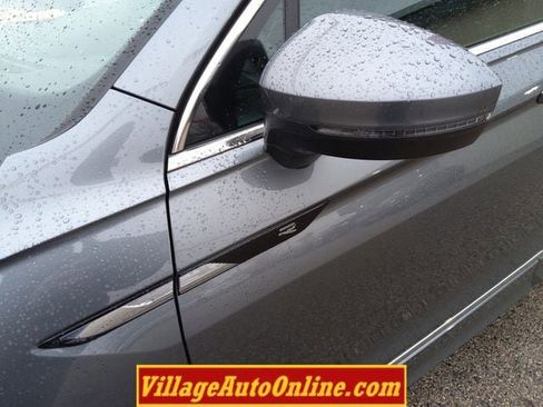 Used 2023 Volkswagen Tiguan SEL R-Line image 9