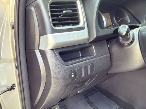 Used 2016 Toyota Highlander LE FWD image 34