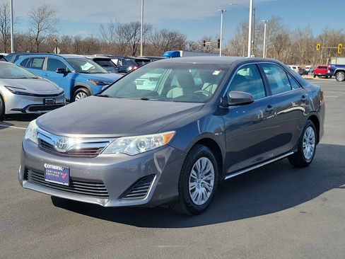 Used 2013 Toyota Camry LE image 3