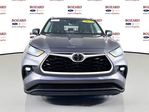 Used 2022 Toyota Highlander XLE image 2