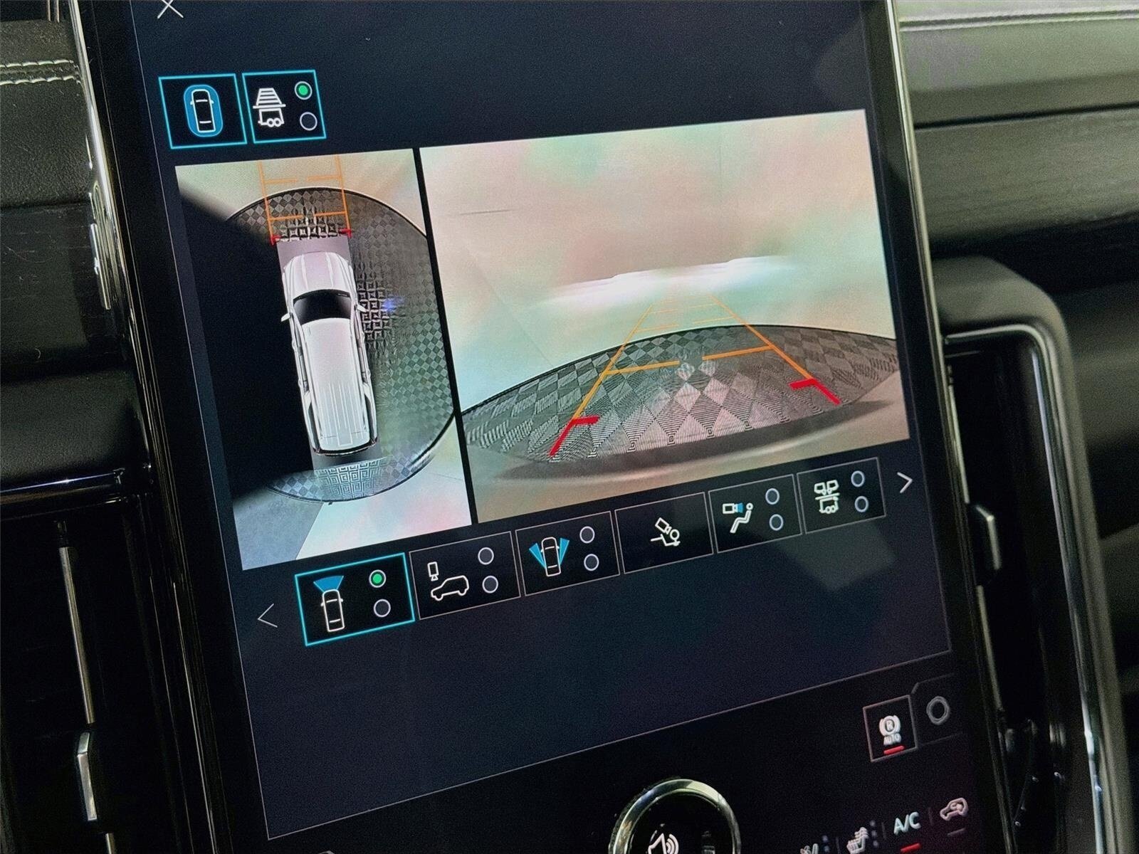 Used 2026 GMC Yukon XL AT4 Ultimate w/ LPO, Floor Liner Package AWD/4WD image 15