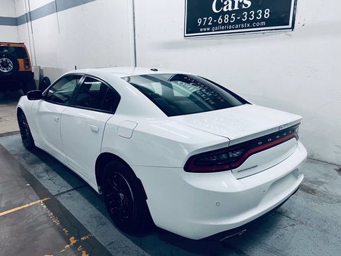 Used 2019 Dodge Charger SXT RWD image 6